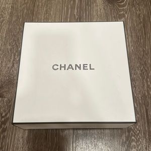 CHANEL Box